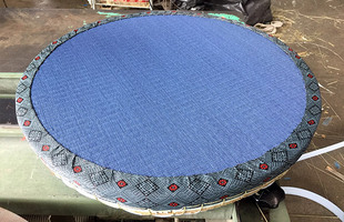 大島紬柄の畳縁で座布団